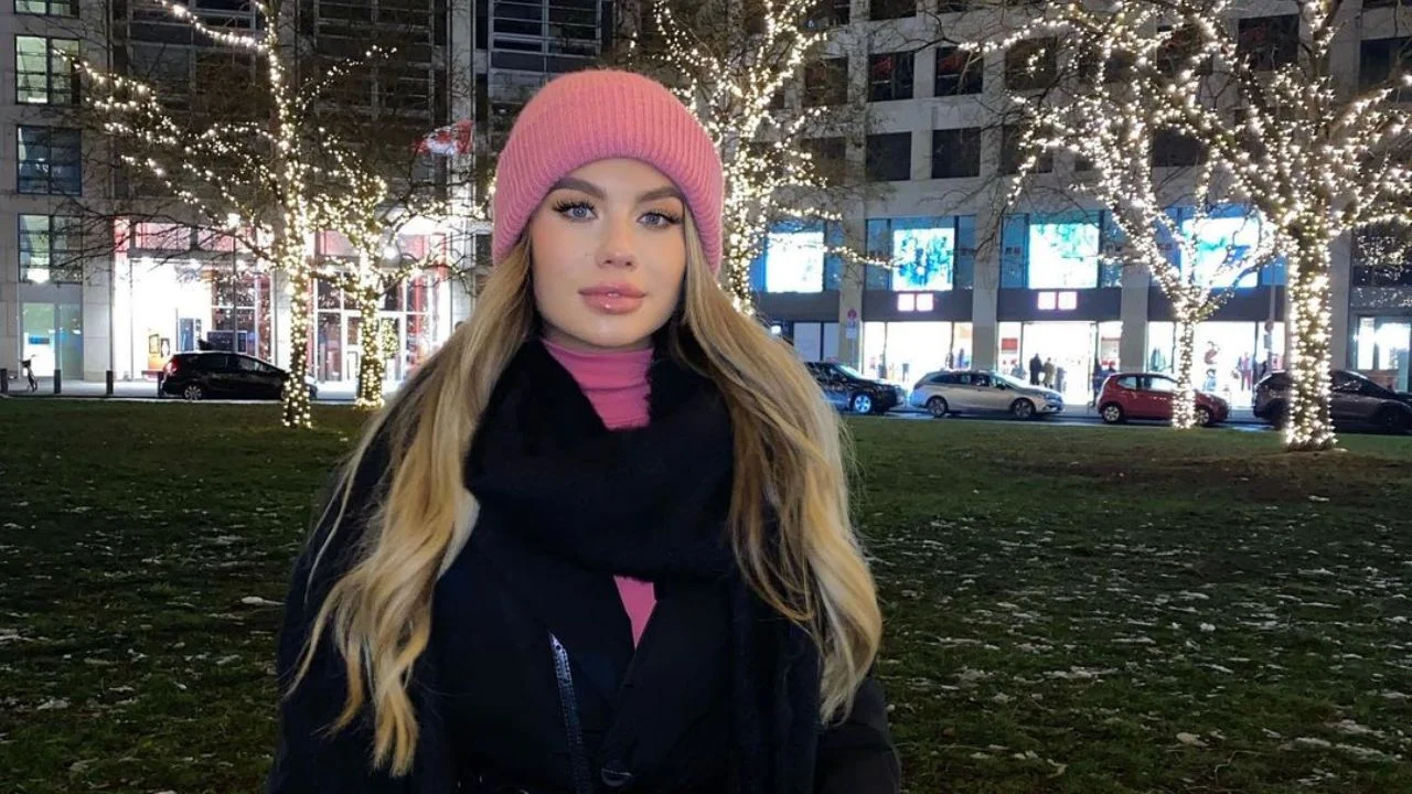 ৪০ কেজি গাঁজাসহ বিমানবন্দরে জনপ্রিয় অভিনেত্রী আটক